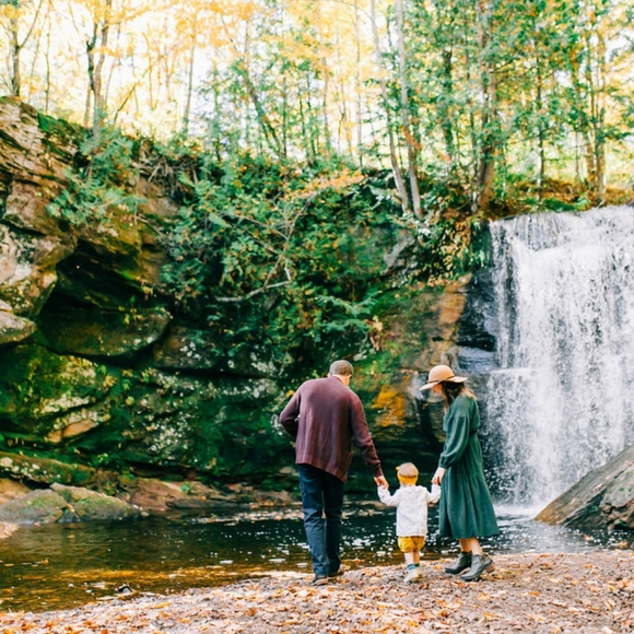 Meet your Posher, Danielle - Picture 2 of 6